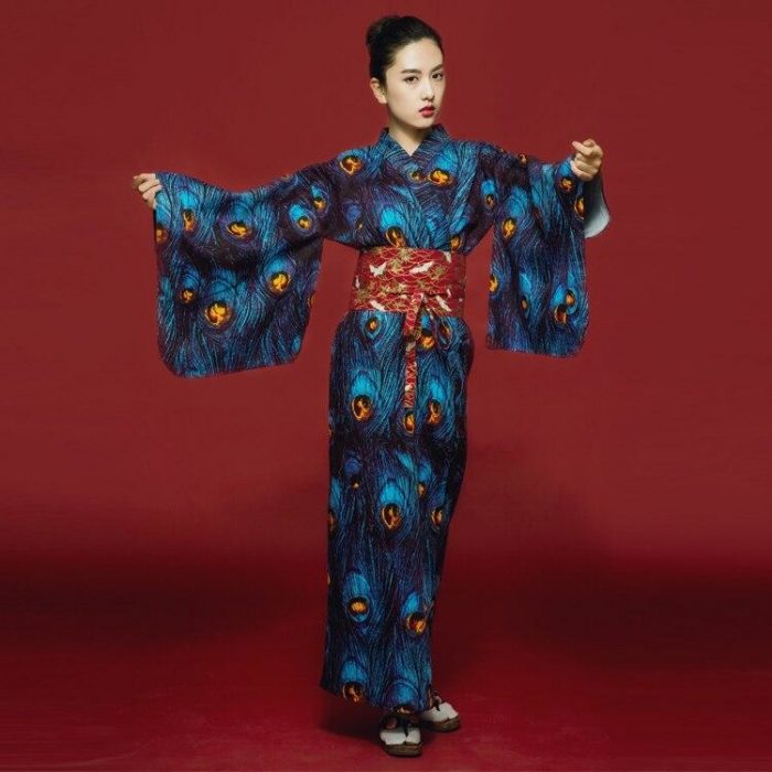 Japansk Kimono Woman - Peacock Feathers