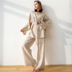 Japansk kimono pyjamas kvinde