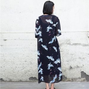 Lys lang kvindelig kimono jakke
